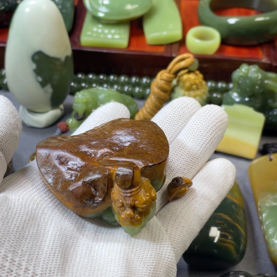 柴***站未镶嵌岫岩河磨玉（透闪石质玉）挂件