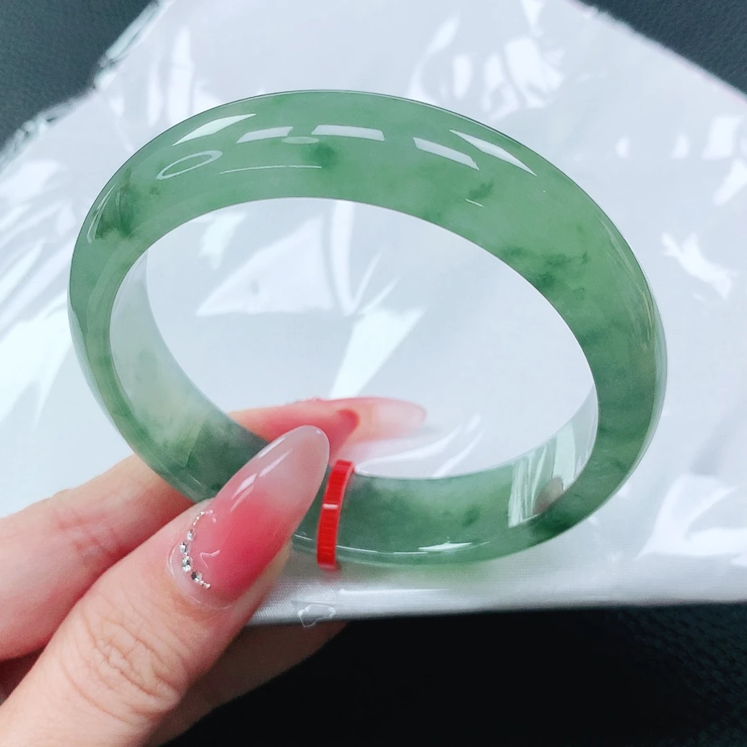 翡翠手镯未镶嵌57圈