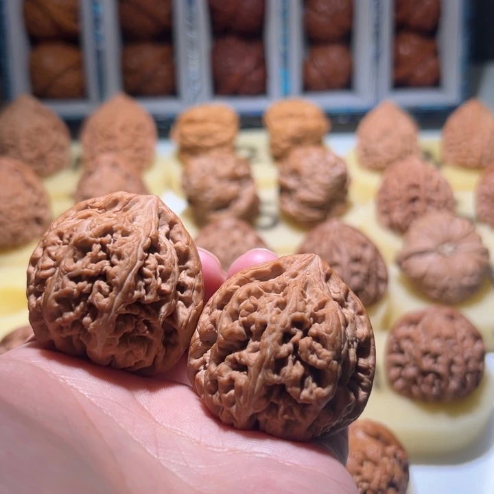 文玩核桃吊坠三角大粗筋40