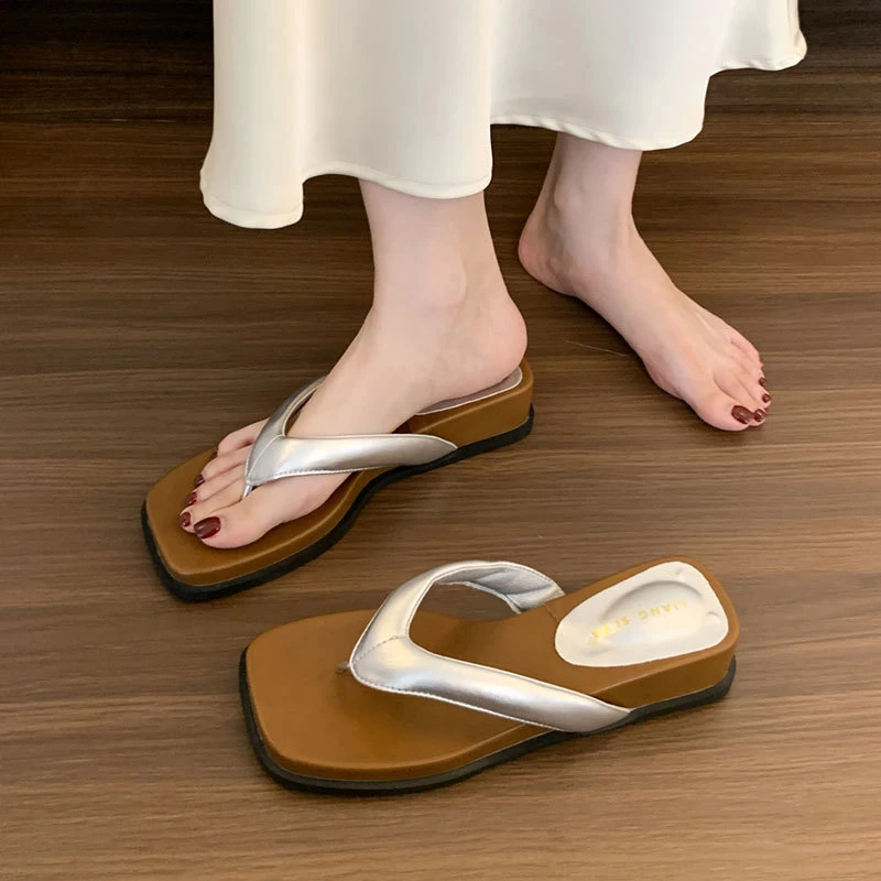 配裙子法式沙滩凉鞋女夏季外穿人字拖2025新款厚底坡跟夹脚凉拖鞋