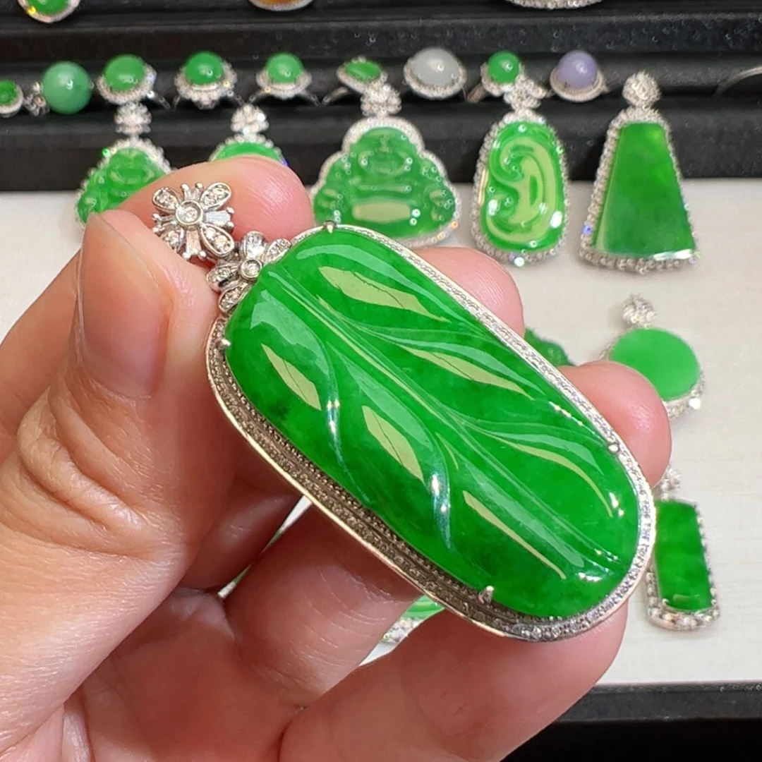 翡翠吊坠(不含链)18K金镶嵌