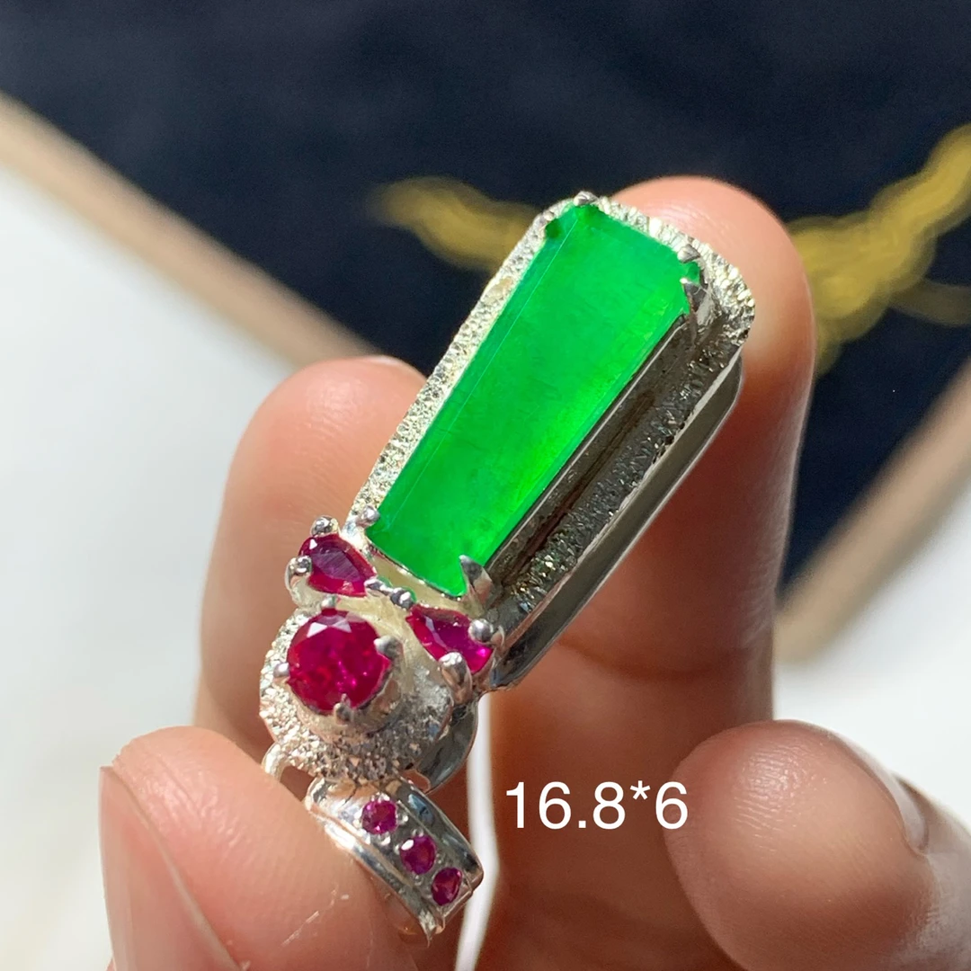 缅甸天然翡翠a货铜托镶嵌