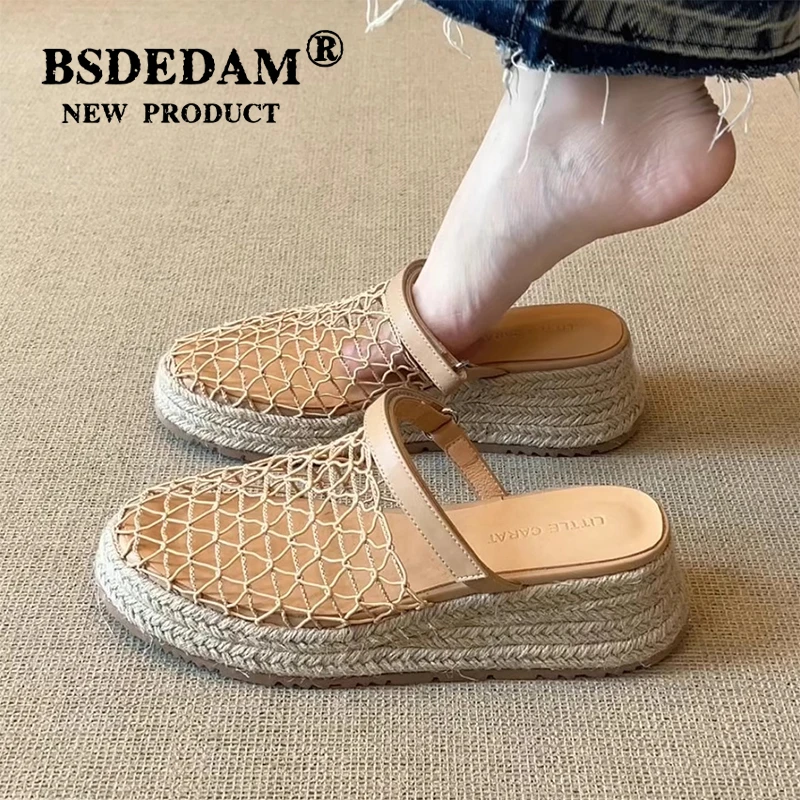 2025新款度假风草编网面包头凉鞋女小众百搭一字带坡跟厚底凉拖鞋