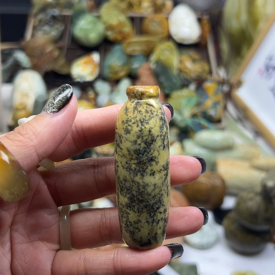 颈饰未镶嵌岫岩河磨玉（透闪石质玉）河磨玉手玩嘴有点歪
