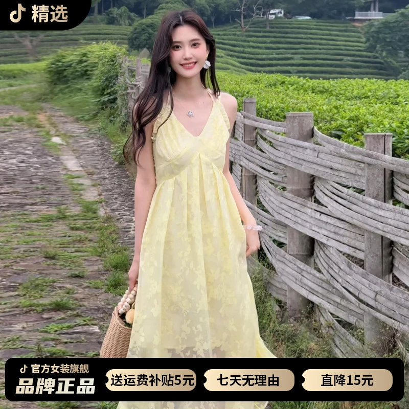 法式黄色挂脖吊带连衣裙子女夏季2026新款绝美不规则海边度假长裙