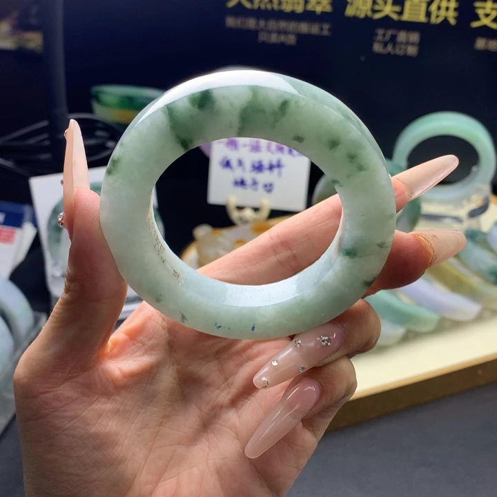 未镶嵌翡翠手镯定制翡翠