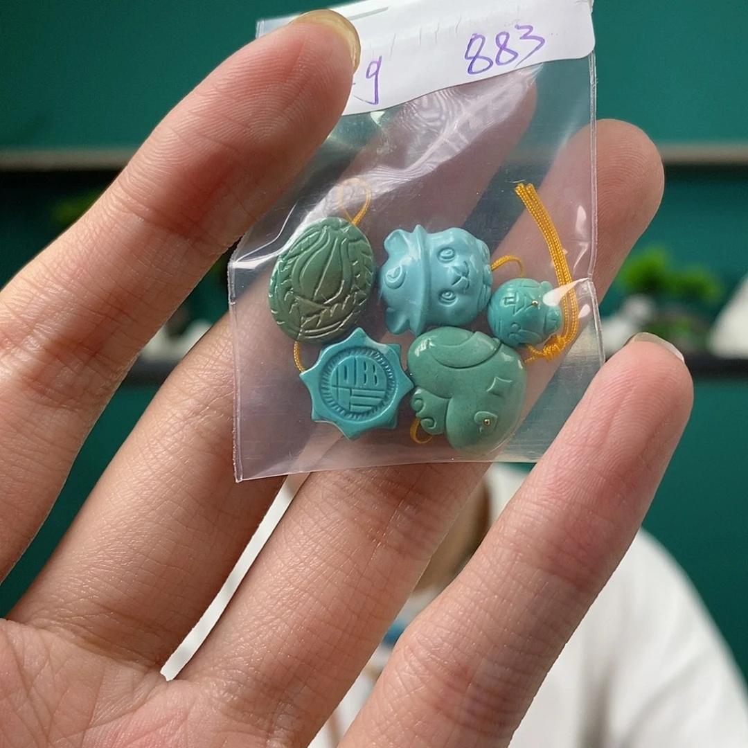 绿松石未镶嵌珠宝奇石
