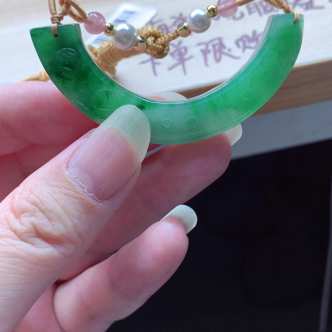 翡翠颈饰未镶嵌吊坠