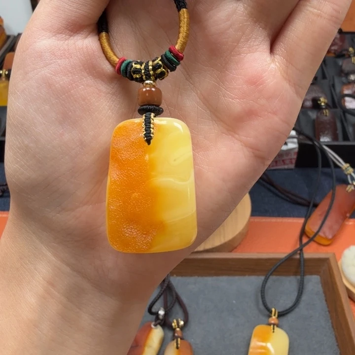 蜜蜡未镶嵌吊坠(赠链)