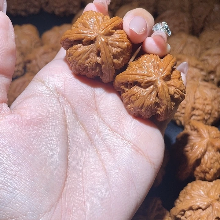 远***ㅤ吊坠文玩核桃小妹三棱