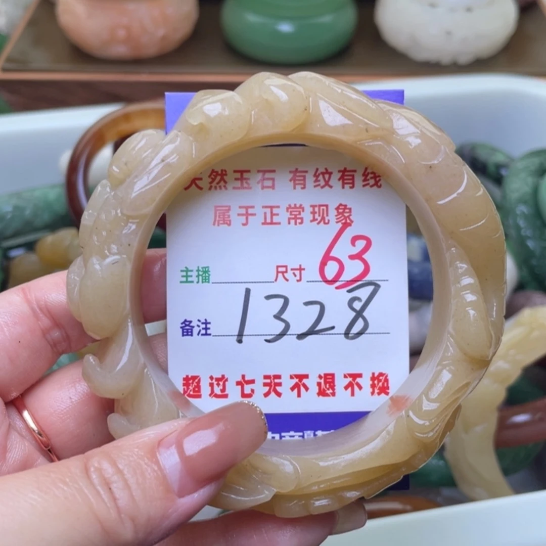 【闪购商品】未镶嵌手镯（圆镯）石英质玉