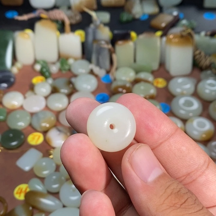 和田玉未镶嵌吊坠(不含链)