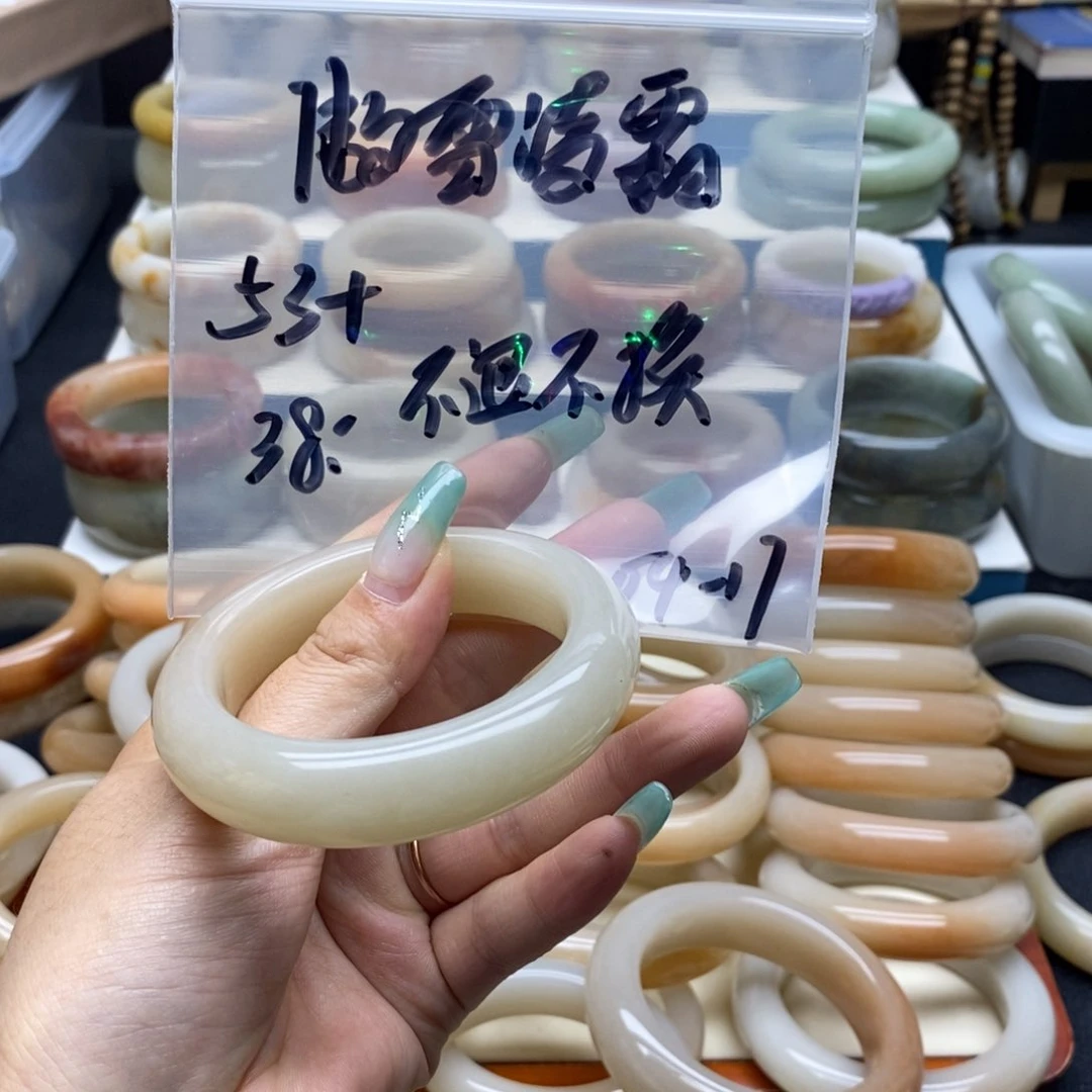 石英质玉手镯未镶嵌傲**霜