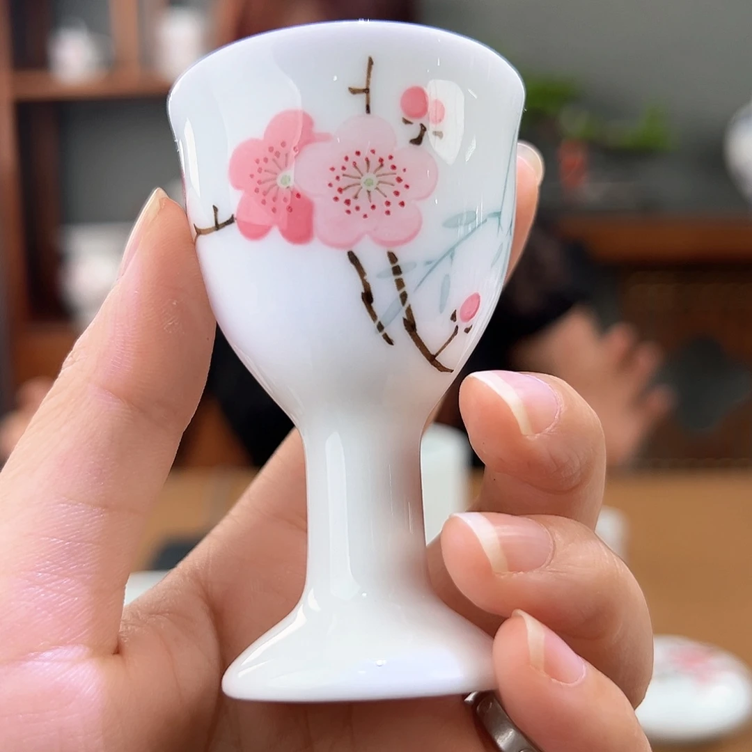 高白瓷 红梅酒杯，微瑕