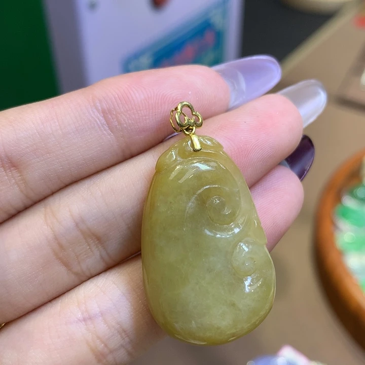 翡翠18K金镶嵌颈饰