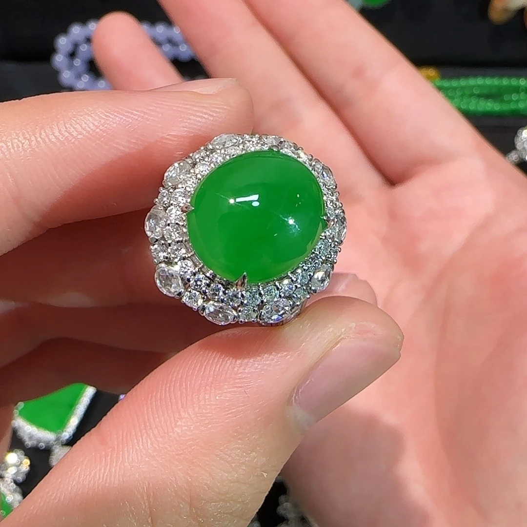 翡翠18K金镶嵌戒指蛋面