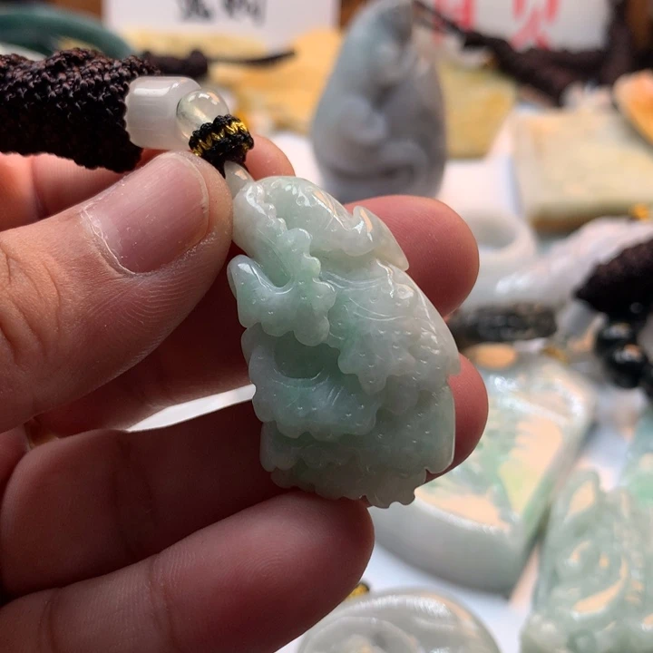 翡翠未镶嵌颈饰保真天然a货翡翠