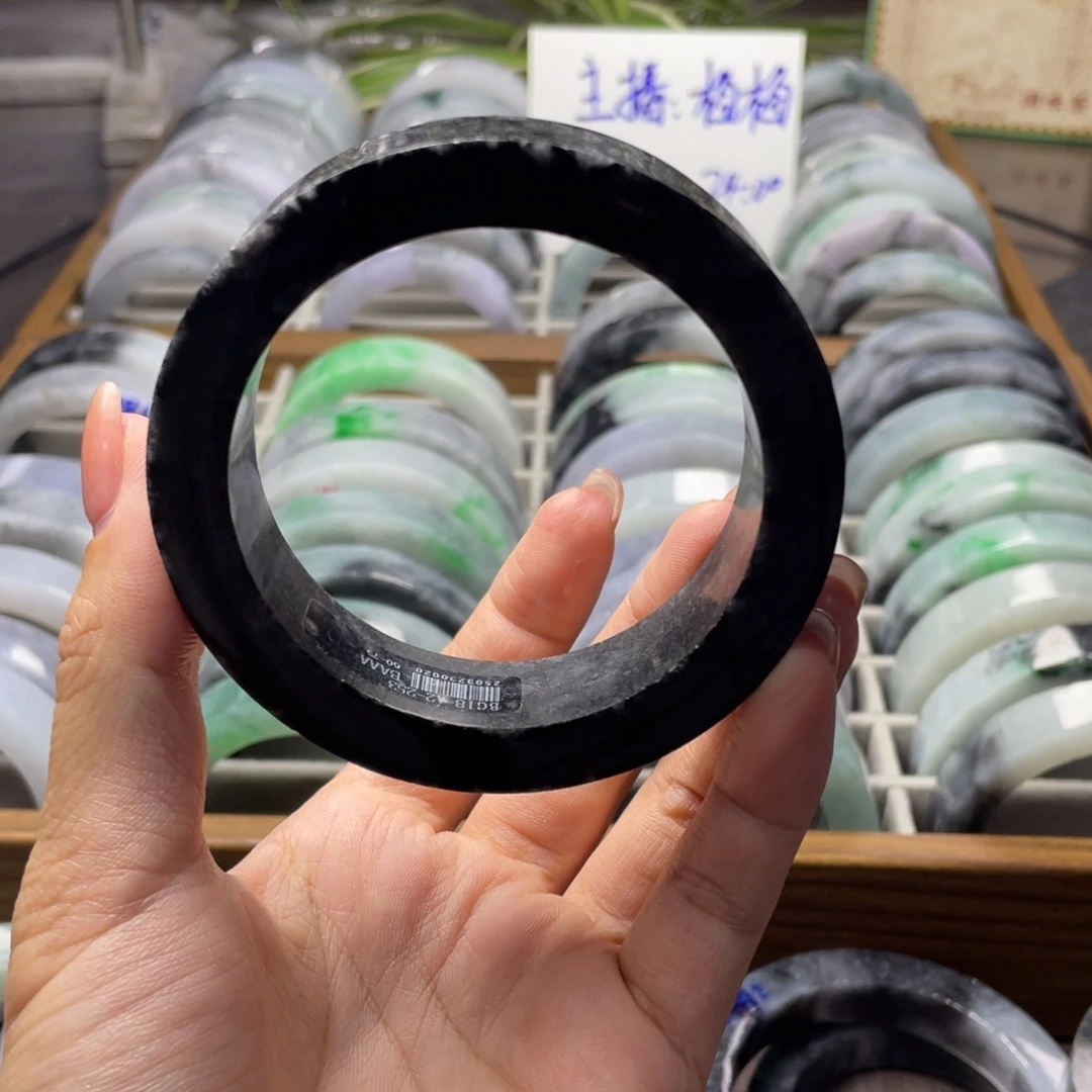 未镶嵌乌鸡翡翠手镯定制翡翠