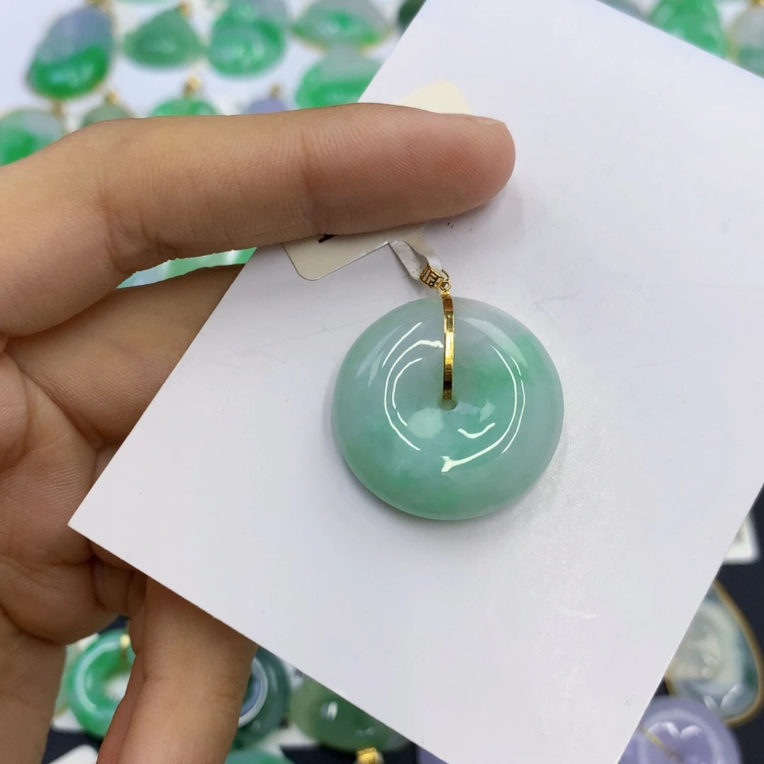 翡翠18K金镶嵌颈饰翡翠