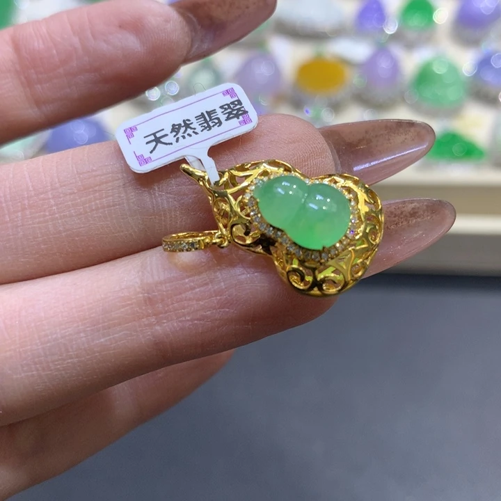 翡翠颈饰18K金镶嵌翡翠