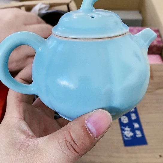 聚鑫中古杂项瓷器如图所示