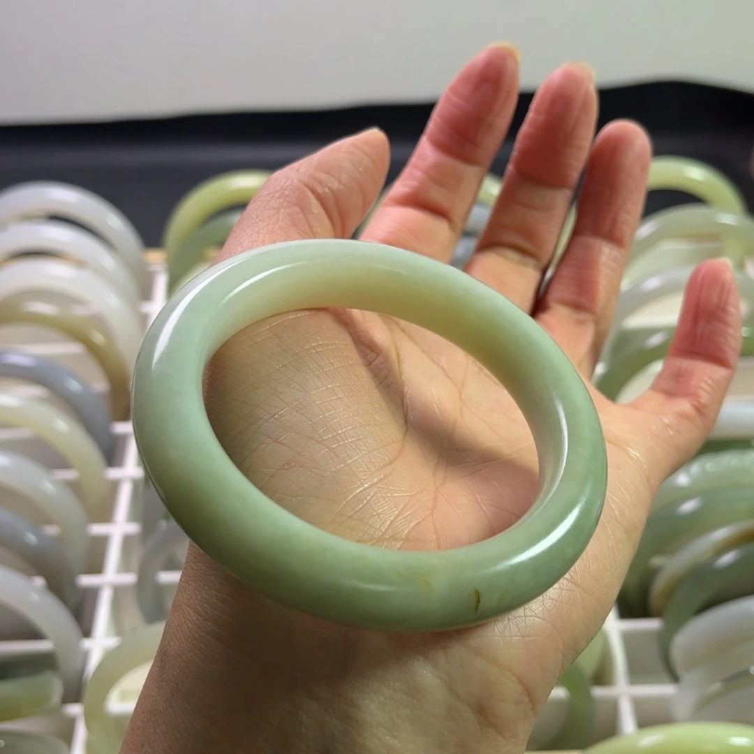 和田玉手镯57圈口未镶嵌