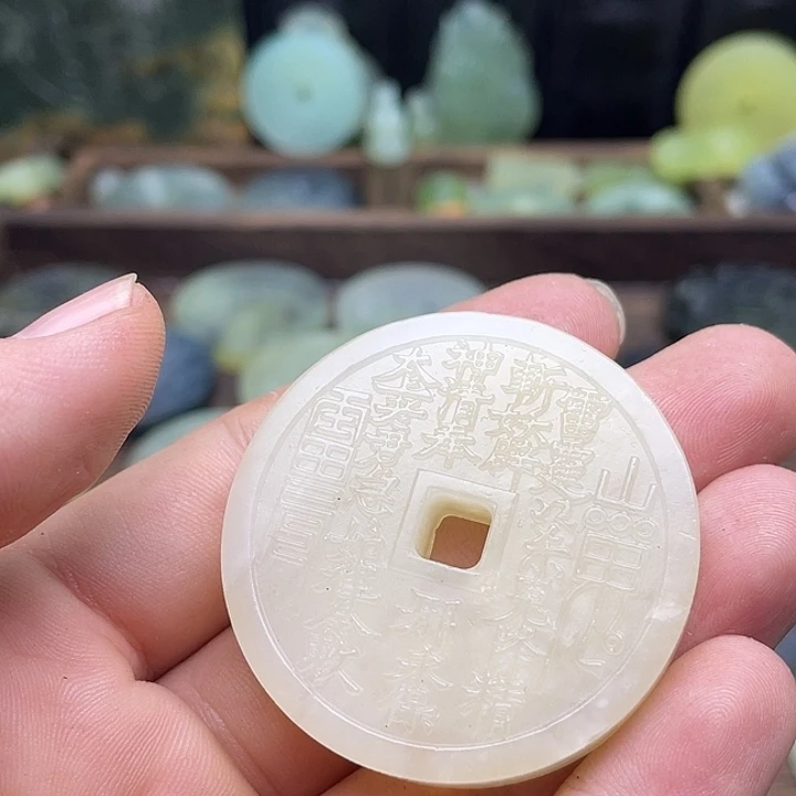 蛇纹石玉挂件未镶嵌