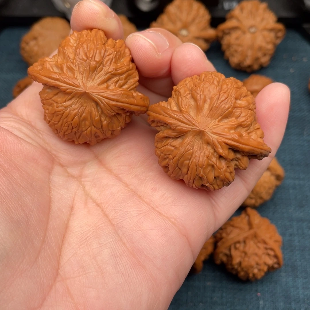 文玩核桃把件全品红皮球磨43