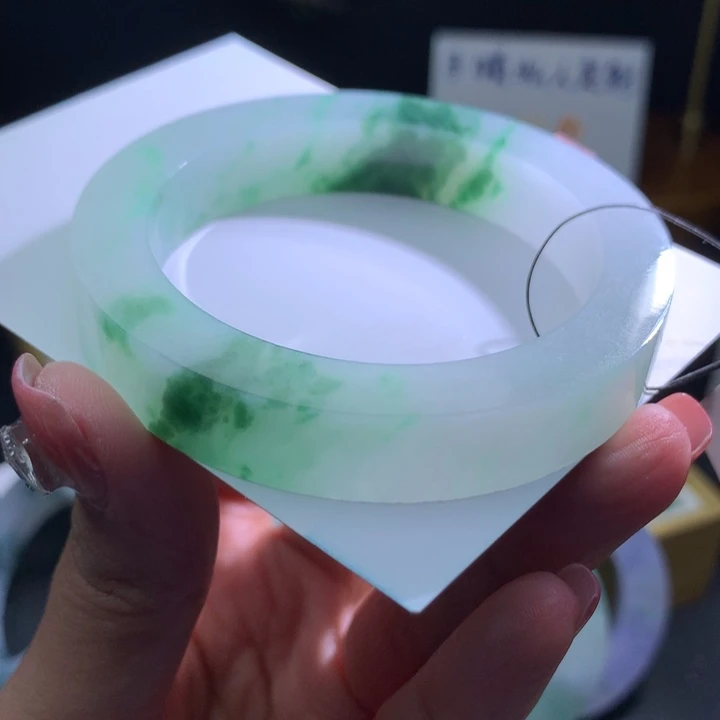 定制翡翠未镶嵌翡翠手镯