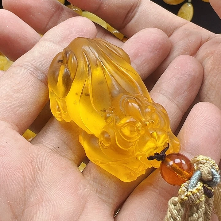 蜜蜡未镶嵌珠宝奇石蜜蜡吊坠36克，福利，有瑕