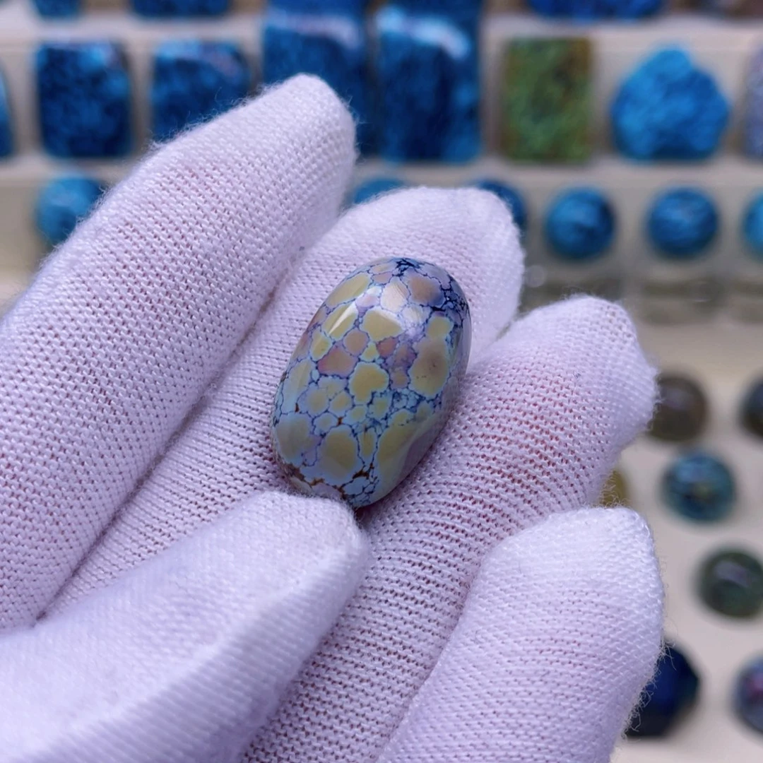 绿松石未镶嵌颈饰