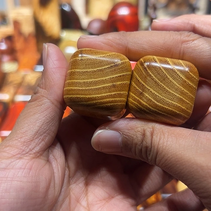 ****玉柘木花纹方块一对