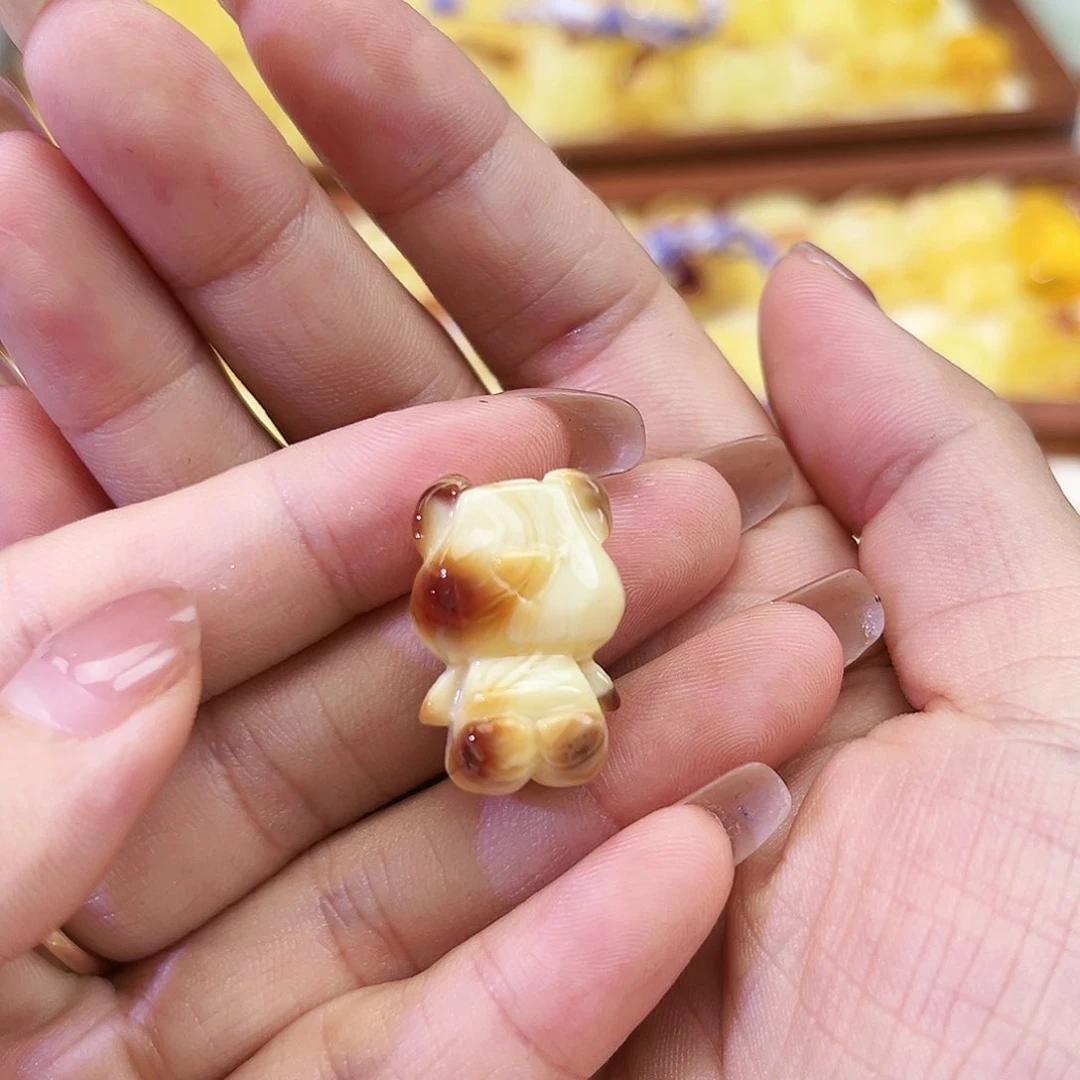 未镶嵌琥珀裸石小熊