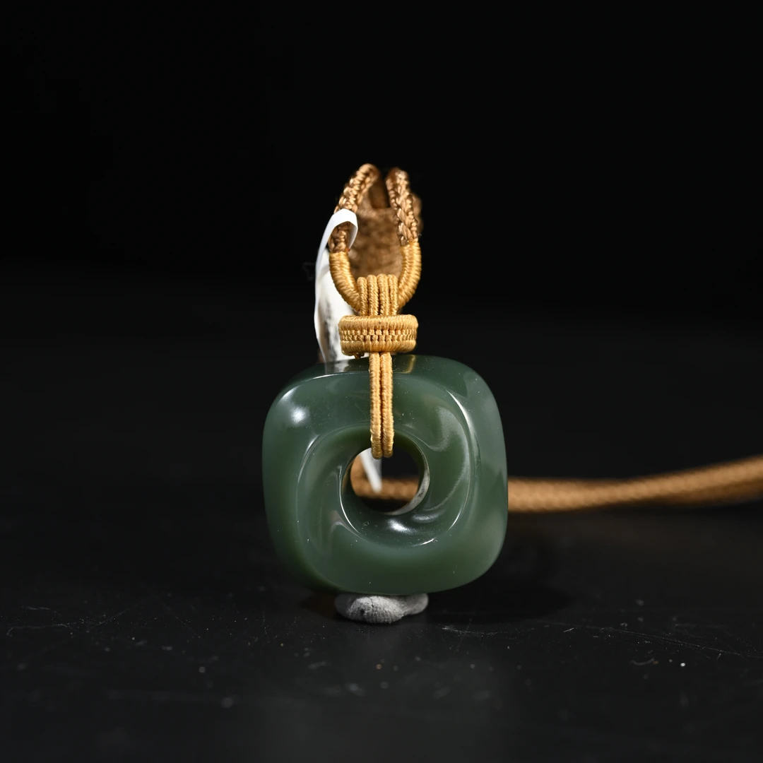 Lot8847 2511130053和田玉碧玉玉环挂件/杭拍