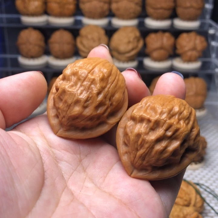 文玩核桃把件22云纹桃心35尺