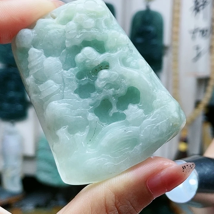 颈饰足铂镶嵌翡翠翡翠