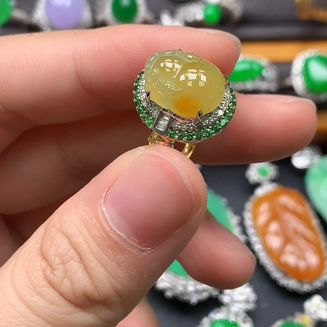 翡翠18K金镶嵌戒指