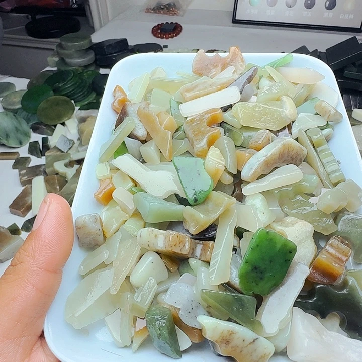 L***a和田玉（糖玉）未镶嵌颈饰