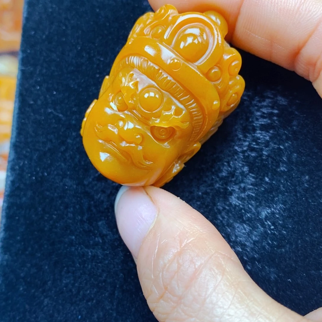 未镶嵌石英质玉（黄龙玉）颈饰