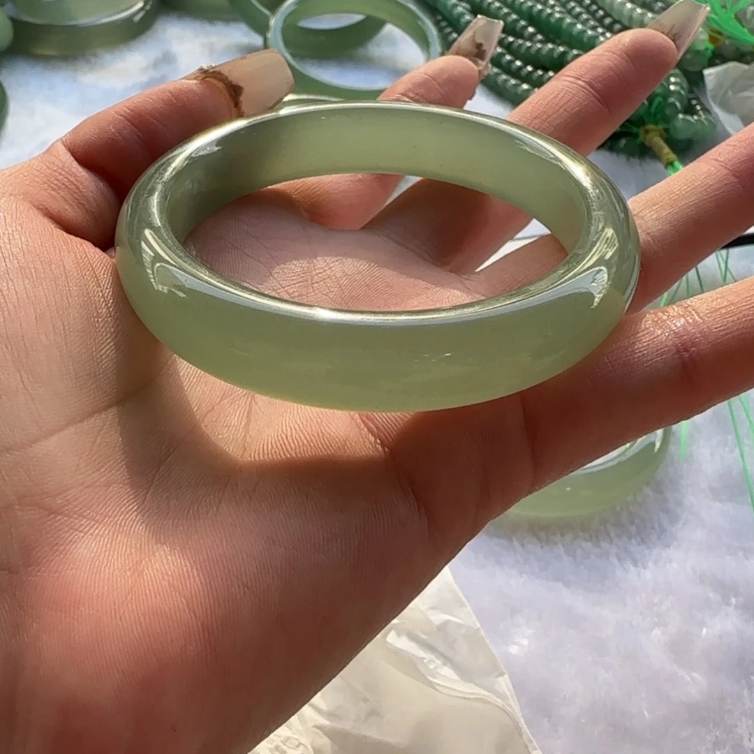 东陵石手镯未镶嵌