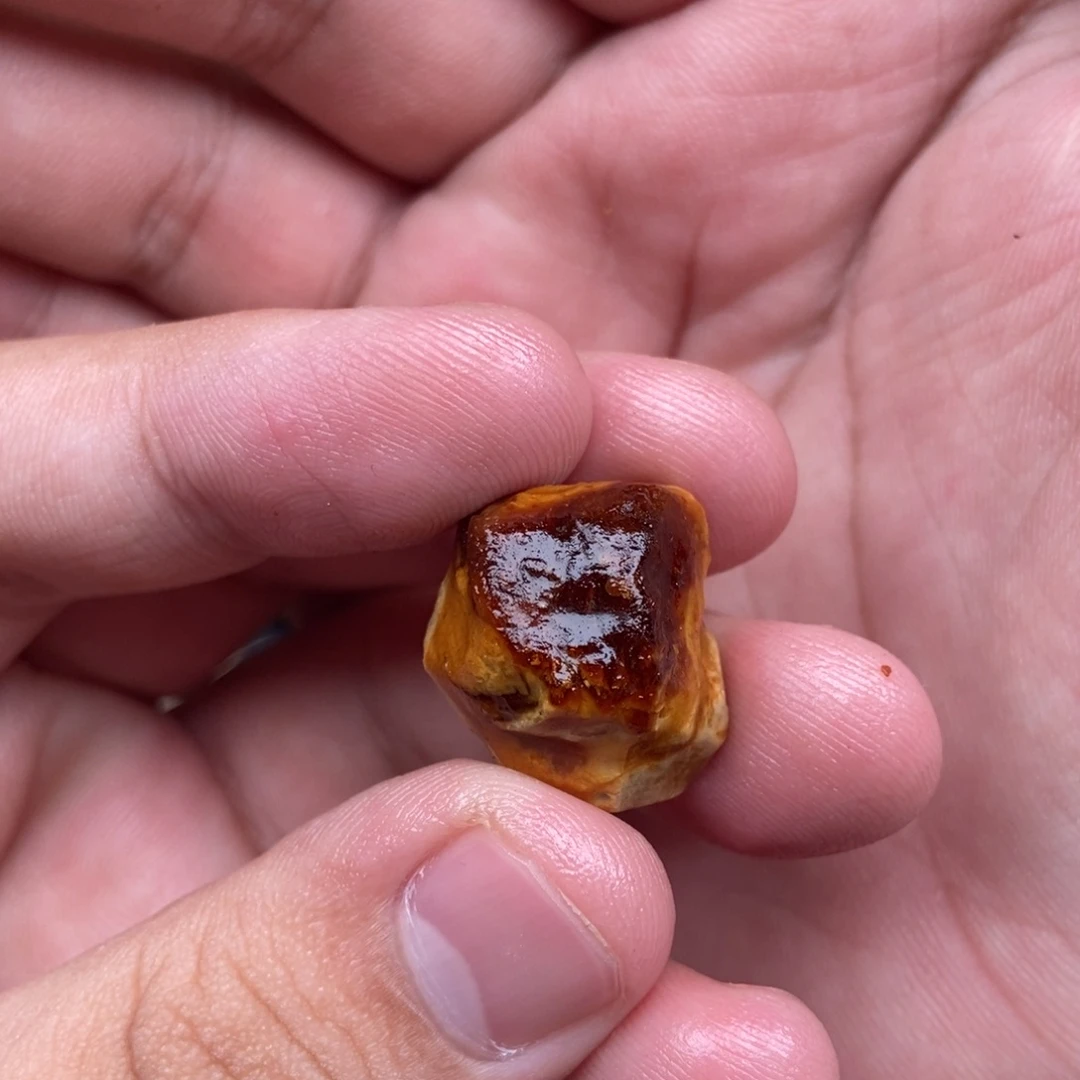 王***权定制琥珀未镶嵌定制