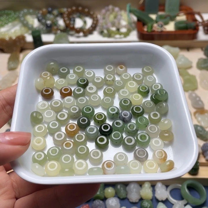 颈饰未镶嵌和田玉一个