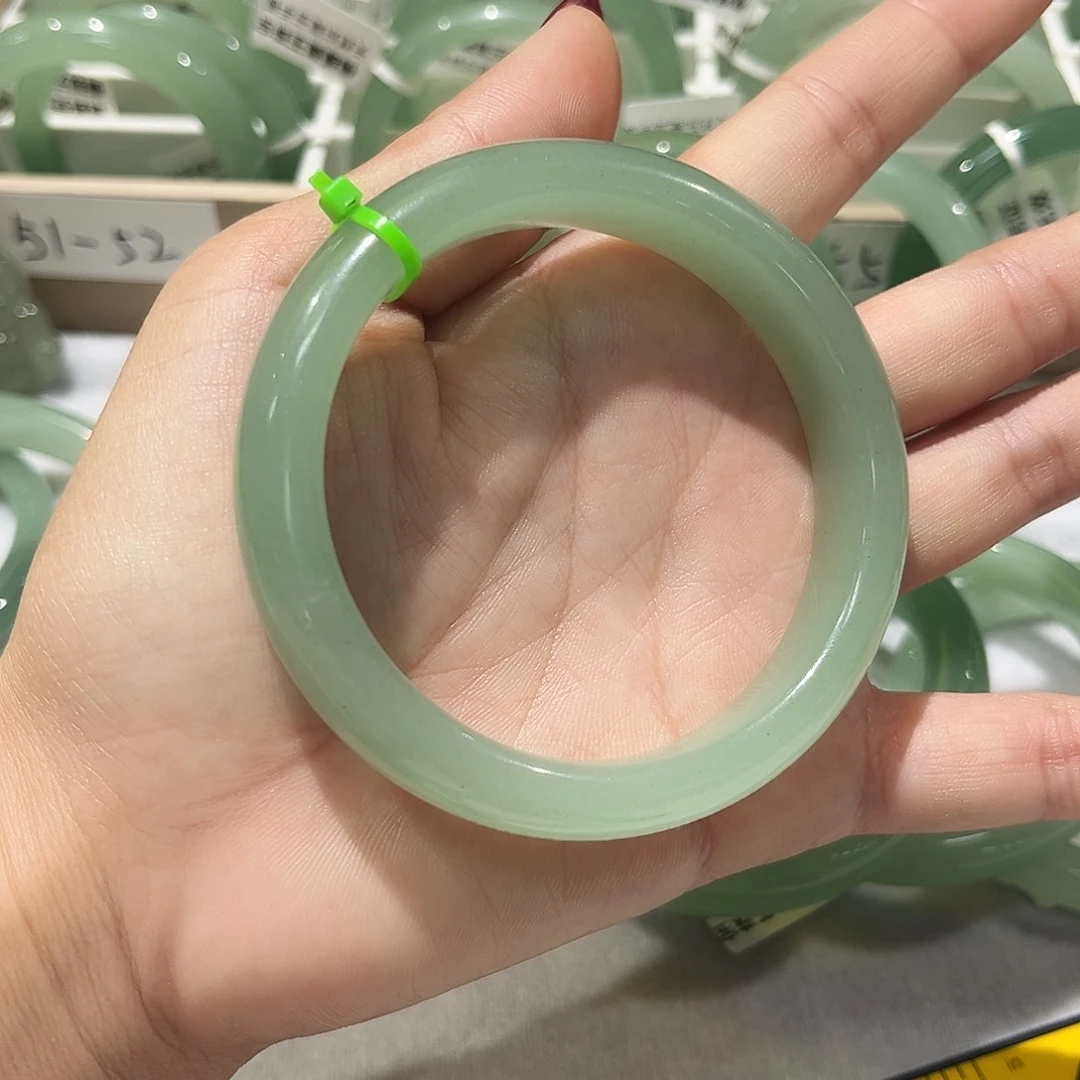 彩***红东陵石未镶嵌手镯