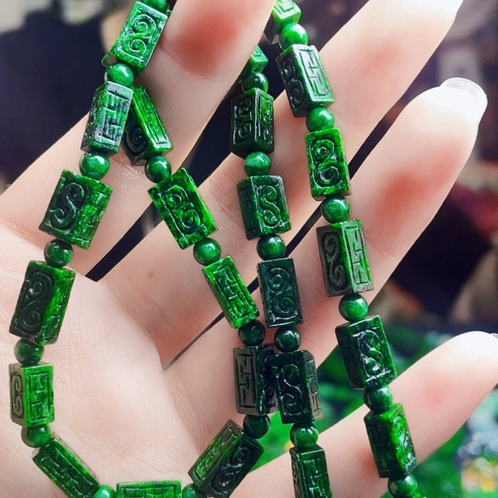 颈饰未镶嵌翡翠多样性