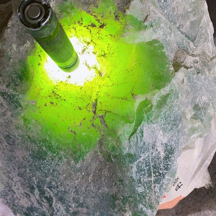 未镶嵌蛇纹石玉珠宝奇石