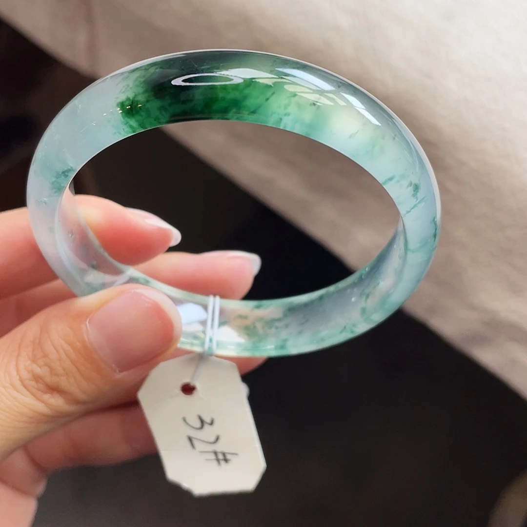 翡翠手镯未镶嵌55圈