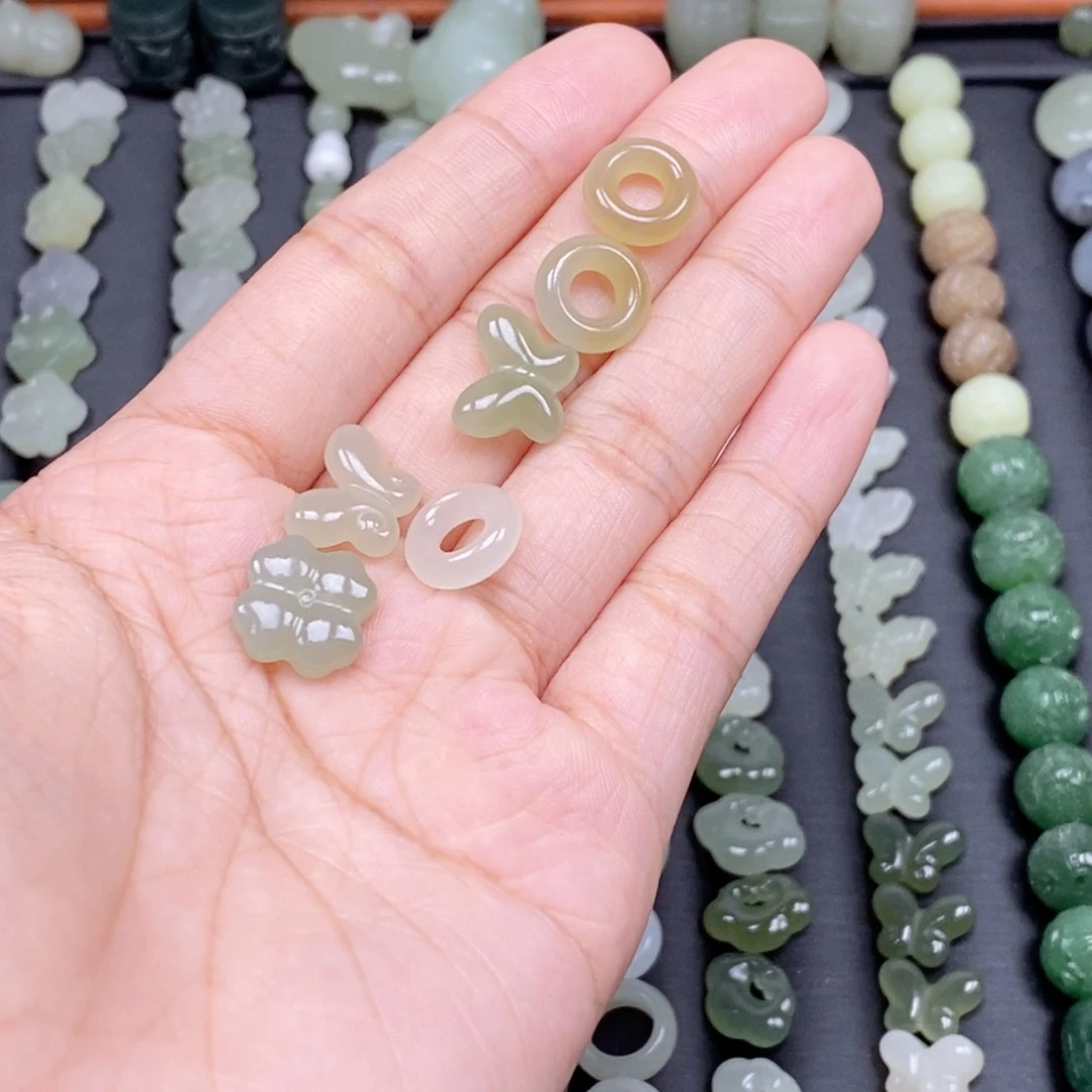 南***珣和田玉未镶嵌颈饰