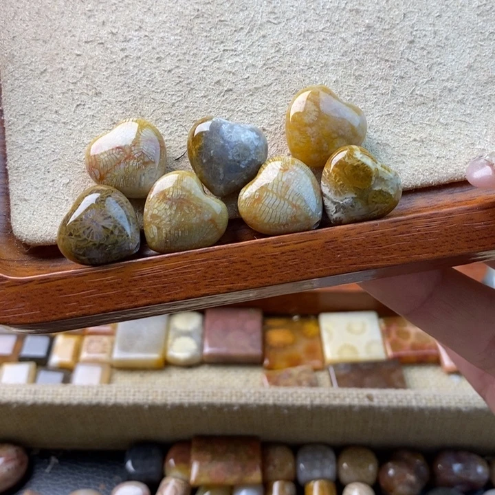 颈饰合金石英岩玉