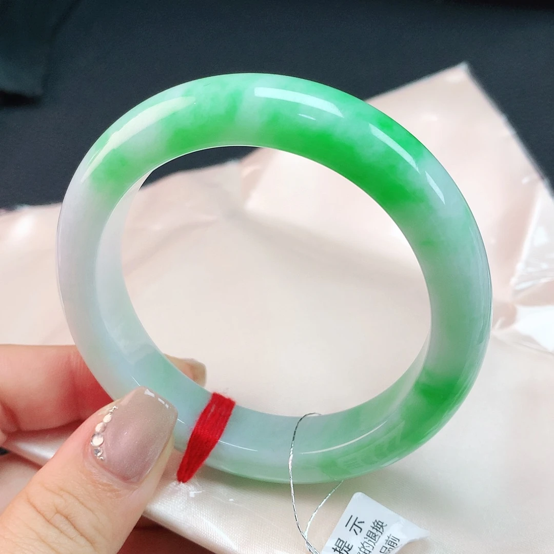 翡翠手镯未镶嵌56圈