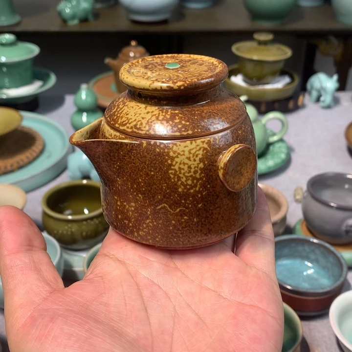 龙泉青瓷手工手抓壶草木灰